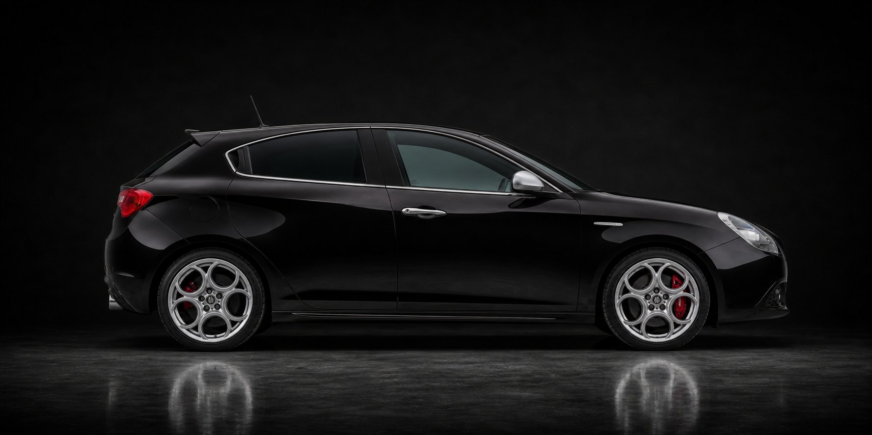 Giulietta 2.0 TCT — studijski snimak iz profila