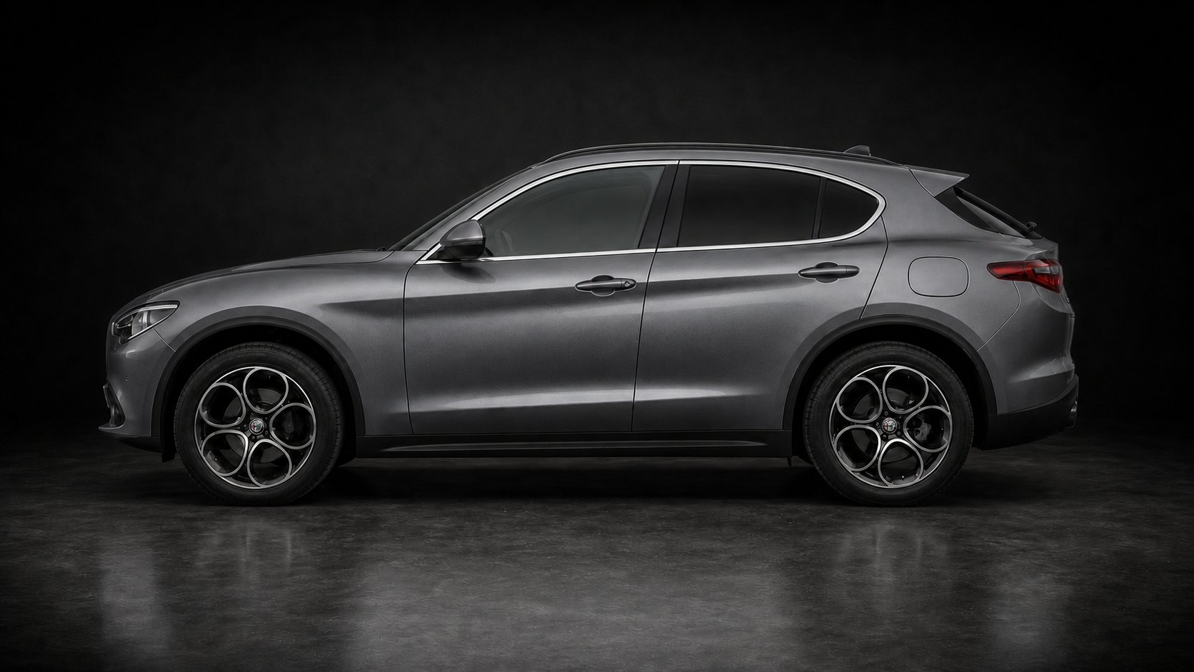 Stelvio 2.2 Q4 Lusso — studijski snimak iz profila
